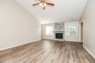 923 River Rock Dr in Woodstock, GA - Foto de edificio - Building Photo