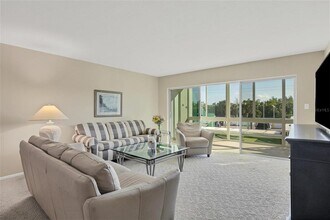 2100 Benjamin Franklin Dr in Sarasota, FL - Building Photo - Building Photo