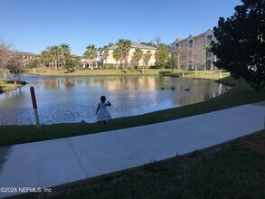 8201 Green Parrot Rd in Jacksonville, FL - Foto de edificio - Building Photo