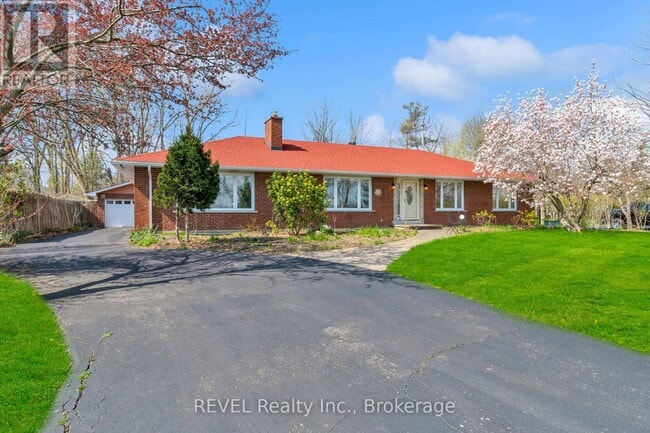 property at 3035 Niagara River Pkwy