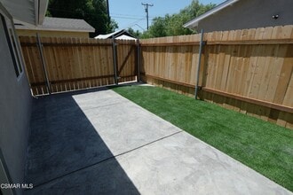 971 Calle Nogal in Thousand Oaks, CA - Building Photo - Building Photo