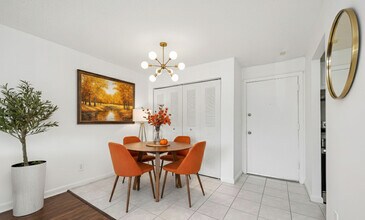 One Park Plaza Apartments in North Lauderdale, FL - Building Photo - Building Photo