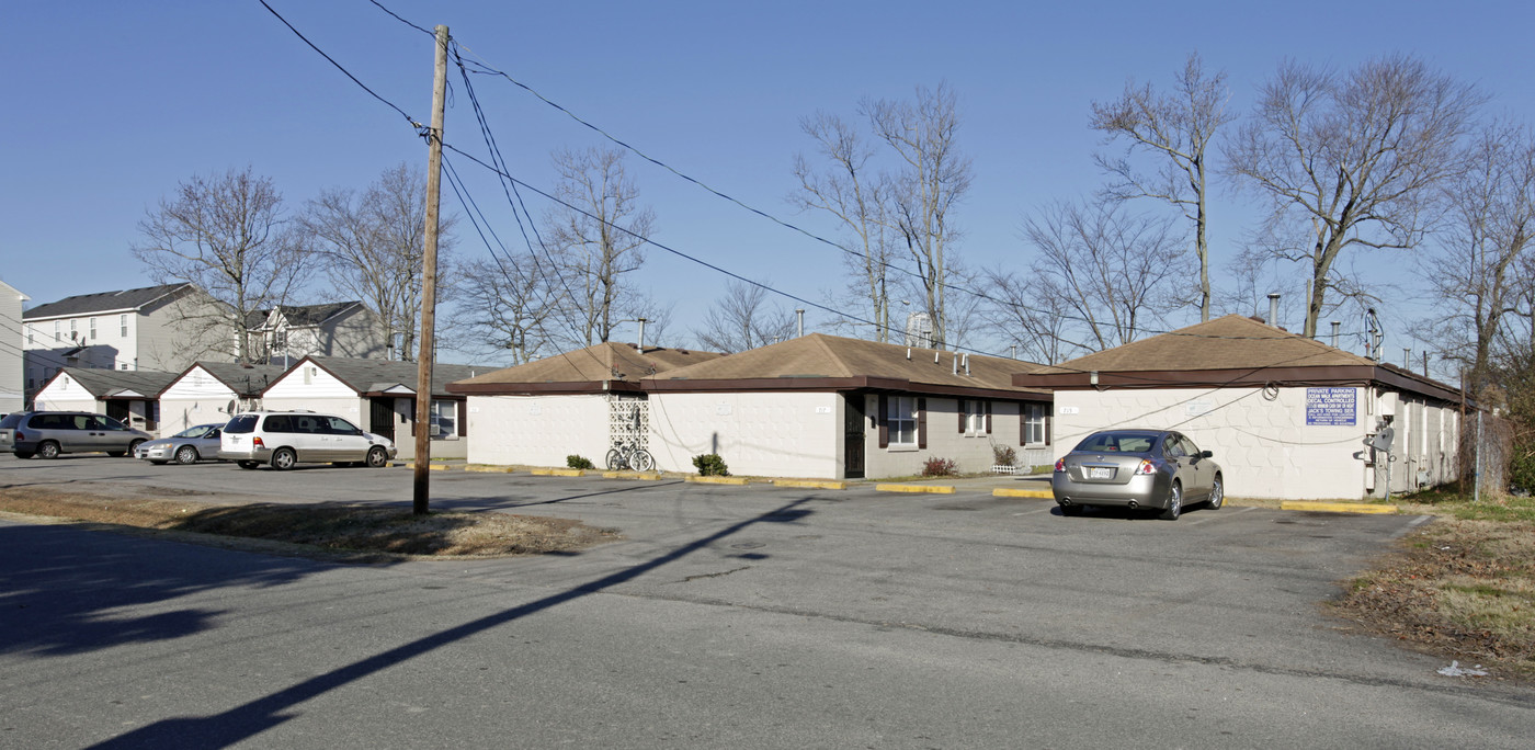 Ocean Walk Apartments in Virginia Beach, VA - Building Photo