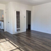 1036 Neal Rd in Sacramento, CA - Building Photo - Building Photo