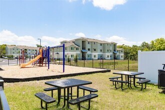 8271 Tanager Sq in New Port Richey, FL - Building Photo - Building Photo