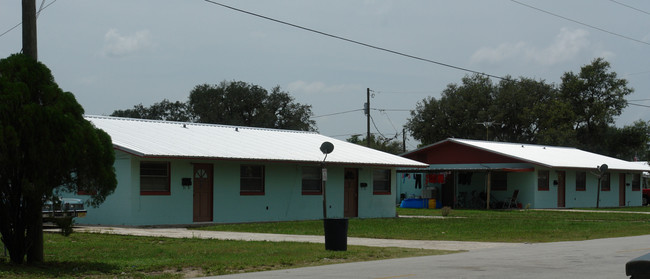 967-997 W Walnut St in Avon Park, FL - Building Photo - Building Photo