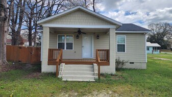 2702 N Railroad St in Phenix City, AL - Building Photo