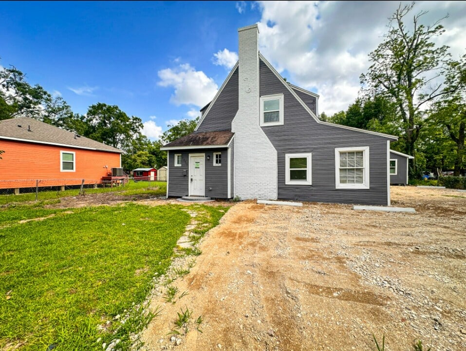 2555 Pierce St in Beaumont, TX - Building Photo