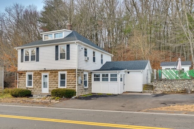 29 Old Farms Rd in Avon, CT - Building Photo - Building Photo