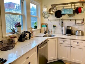 16 Surrey St, Unit 2 in Cambridge, MA - Building Photo - Building Photo