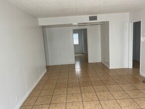10226 Woodworth Ave, Unit 2 in Inglewood, CA - Building Photo - Building Photo