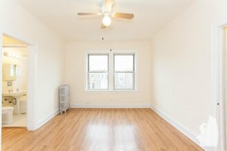 2536 N Sawyer Ave in Chicago, IL - Foto de edificio - Building Photo