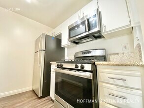 1725 Grismer Ave in Burbank, CA - Foto de edificio - Building Photo