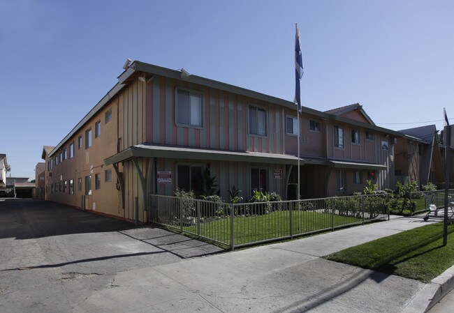 6652 Darby Ave