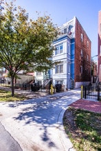 810 5th St NE in Washington, DC - Foto de edificio - Building Photo