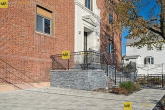 12 Locust St in Everett, MA - Foto de edificio - Building Photo