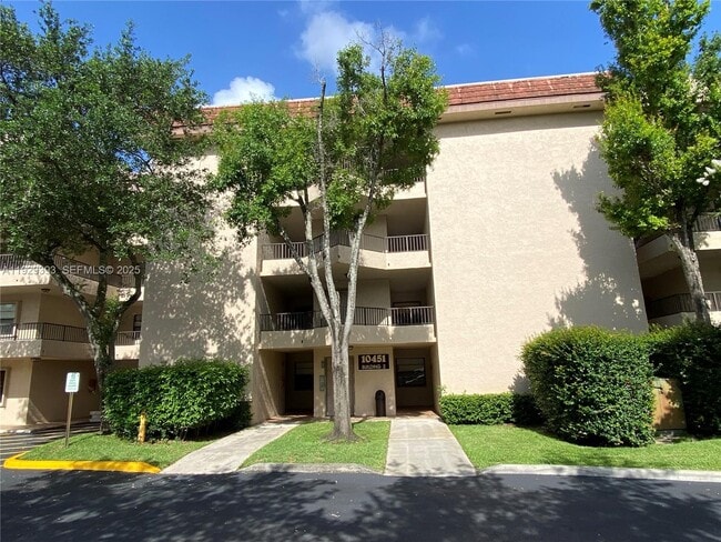 10451 W Broward Blvd in Plantation, FL - Foto de edificio - Building Photo