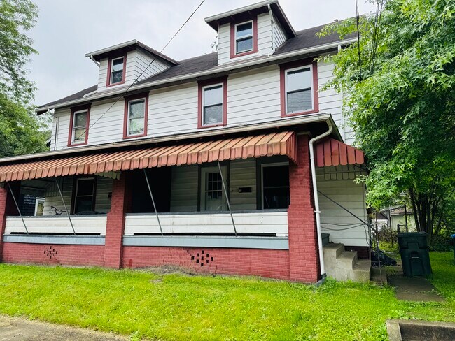 304 Chicago Pl NW, Unit 304