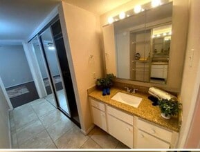 9000 Bissonnet St, Unit 307 in Houston, TX - Building Photo - Building Photo