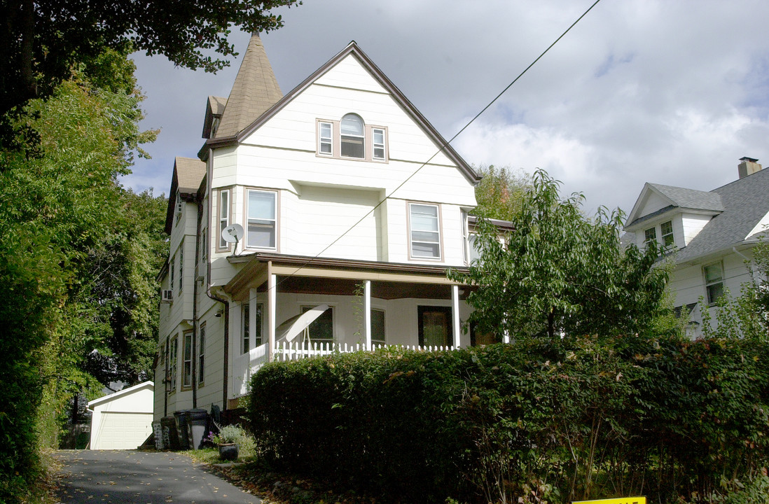 211 Lorraine Ave in Montclair, NJ - Building Photo