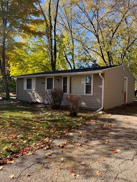 8414 Bruning St in Portage, MI - Building Photo