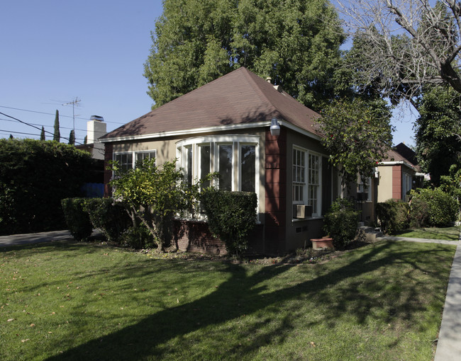 Sylvan Garden Apartments in Van Nuys, CA - Building Photo - Building Photo