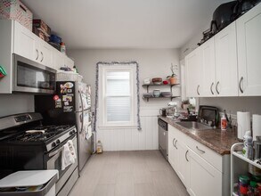 81 Bristol Rd, Unit 2 in Medford, MA - Building Photo - Building Photo