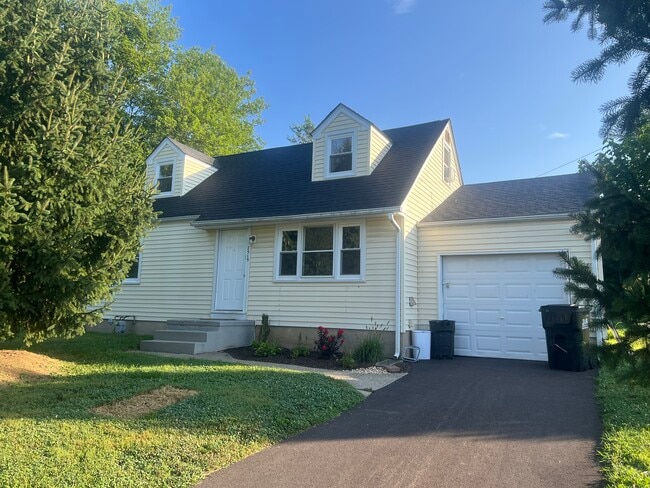 2510 Saucon Dr