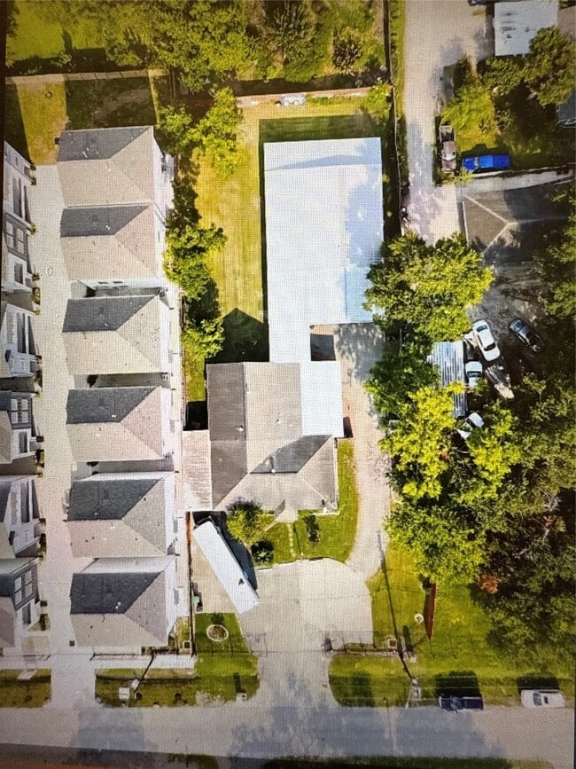 property at 2302 Hoskins Dr