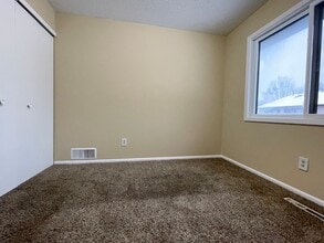 8433 Toledo Ave N in Minneapolis, MN - Building Photo - Building Photo
