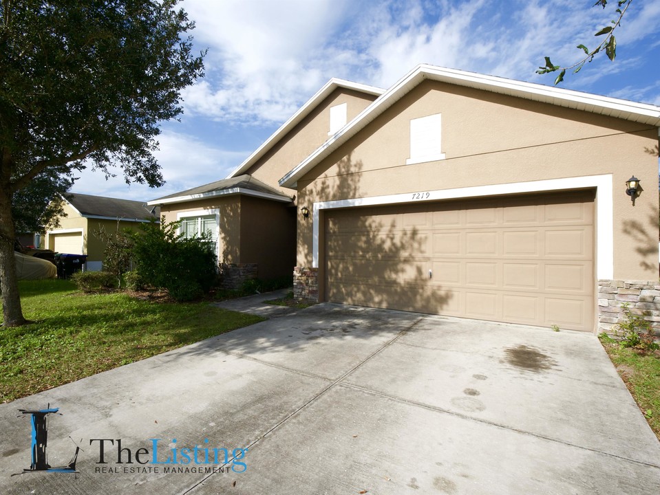 7219 Rafanelli Ct in Orlando, FL - Building Photo