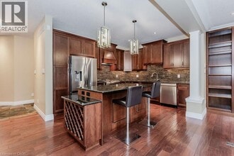 435 Winchester Dr in Waterloo, ON - Building Photo - Building Photo