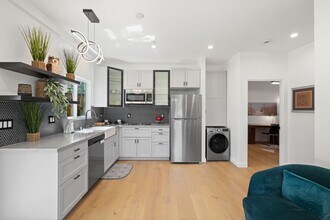 2258 Helios Dr, Unit 2258 Helios Dr - Unit A in Los Angeles, CA - Building Photo - Building Photo