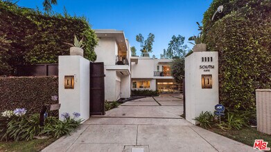 1111 Sierra Alta Way in West Hollywood, CA - Building Photo - Building Photo