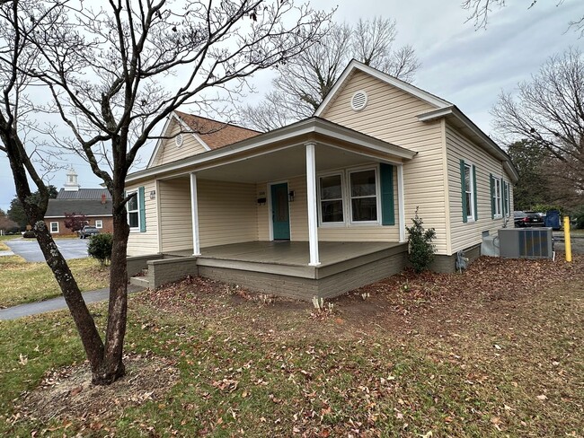 811 N Main St in Graham, NC - Building Photo - Building Photo