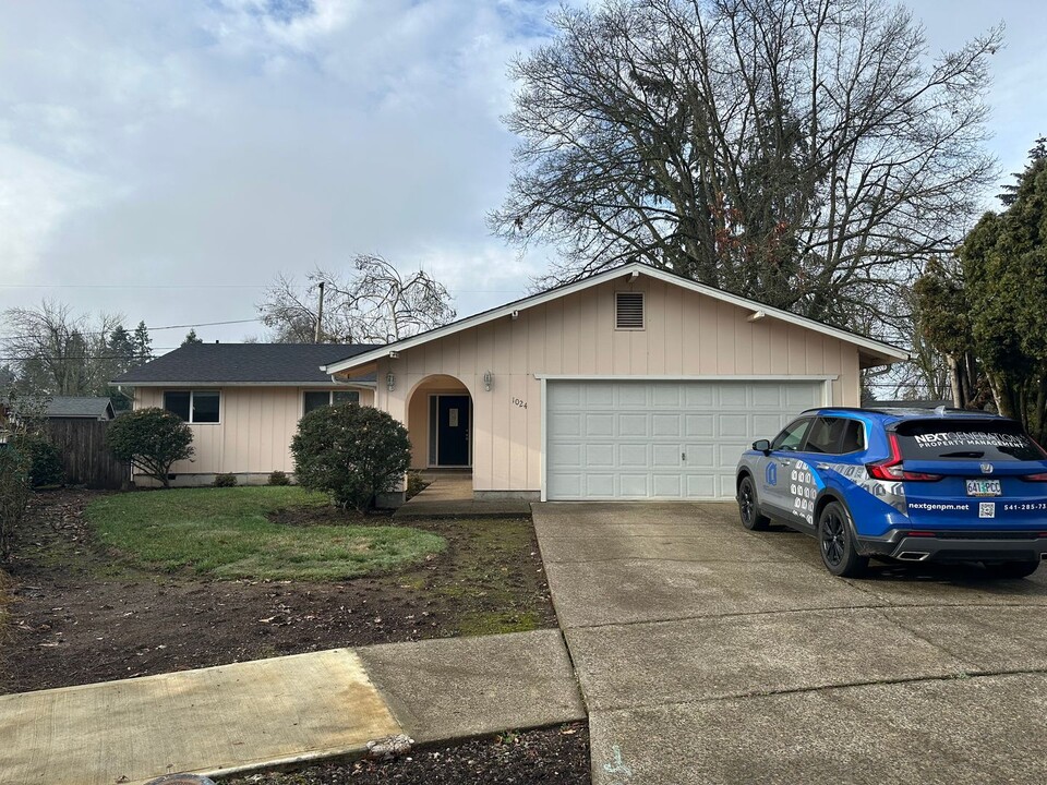 1024 Martha Ct in Eugene, OR - Building Photo