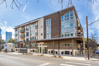 Celia's Court in Austin, TX - Foto de edificio - Building Photo