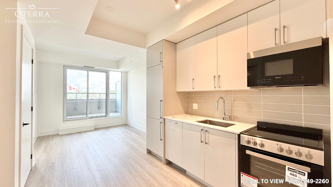 2075 King Rd in King City, ON - Building Photo