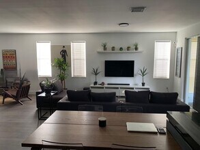 10727 NW 75th Ter in Doral, FL - Building Photo - Building Photo