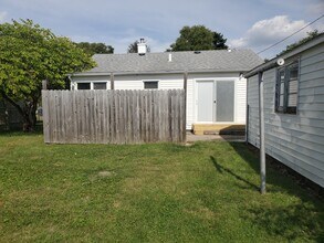 1201 Hillary Ave in Burlington, IA - Foto de edificio - Building Photo