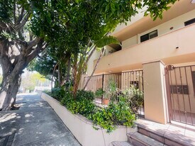 11558 Rochester Ave, Unit 101 in Los Angeles, CA - Building Photo