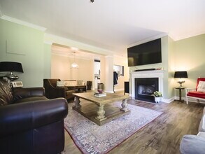 5609 Fairview Rd in Charlotte, NC - Building Photo - Building Photo