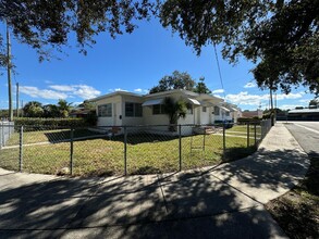 5455 NW 9th Ave in Miami, FL - Foto de edificio - Building Photo