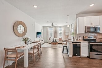 ShoreView Waterfront Apartments in Bradenton, FL - Foto de edificio - Building Photo