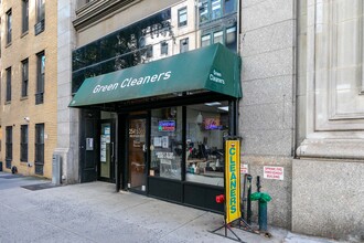 Cooperative in New York, NY - Foto de edificio - Building Photo