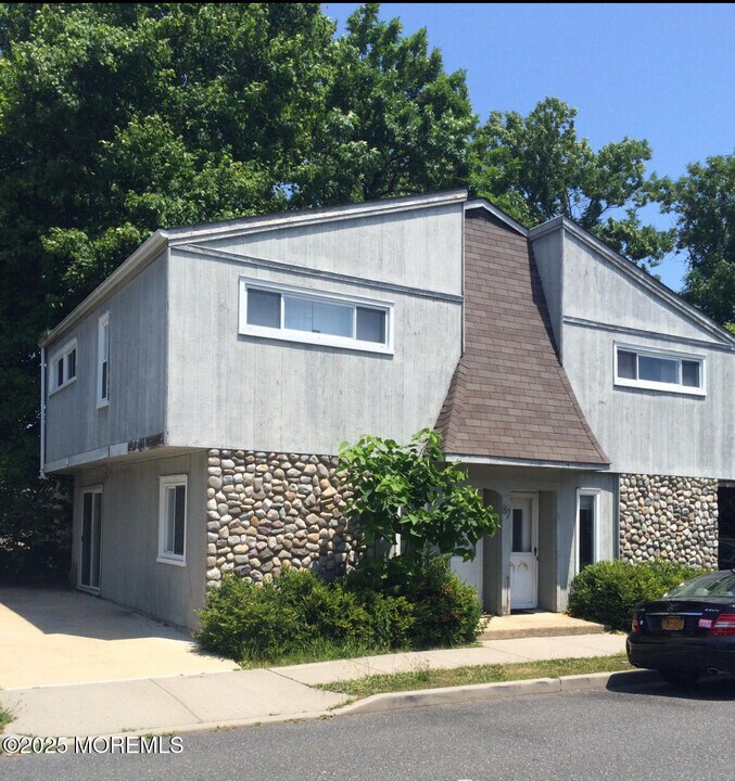 87 Poplar Ave in Deal, NJ - Building Photo