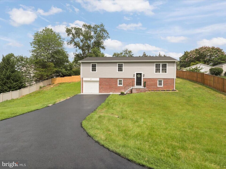 3416 Sunny View Dr in Alexandria, VA - Building Photo