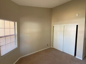 5709 Palma del Sol Way in Las Vegas, NV - Building Photo - Building Photo