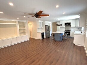 247 W Woodland Oaks Dr in San Dimas, CA - Building Photo - Building Photo