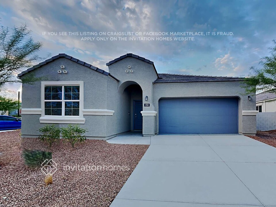 253 S 190th Dr. in Buckeye, AZ - Foto de edificio